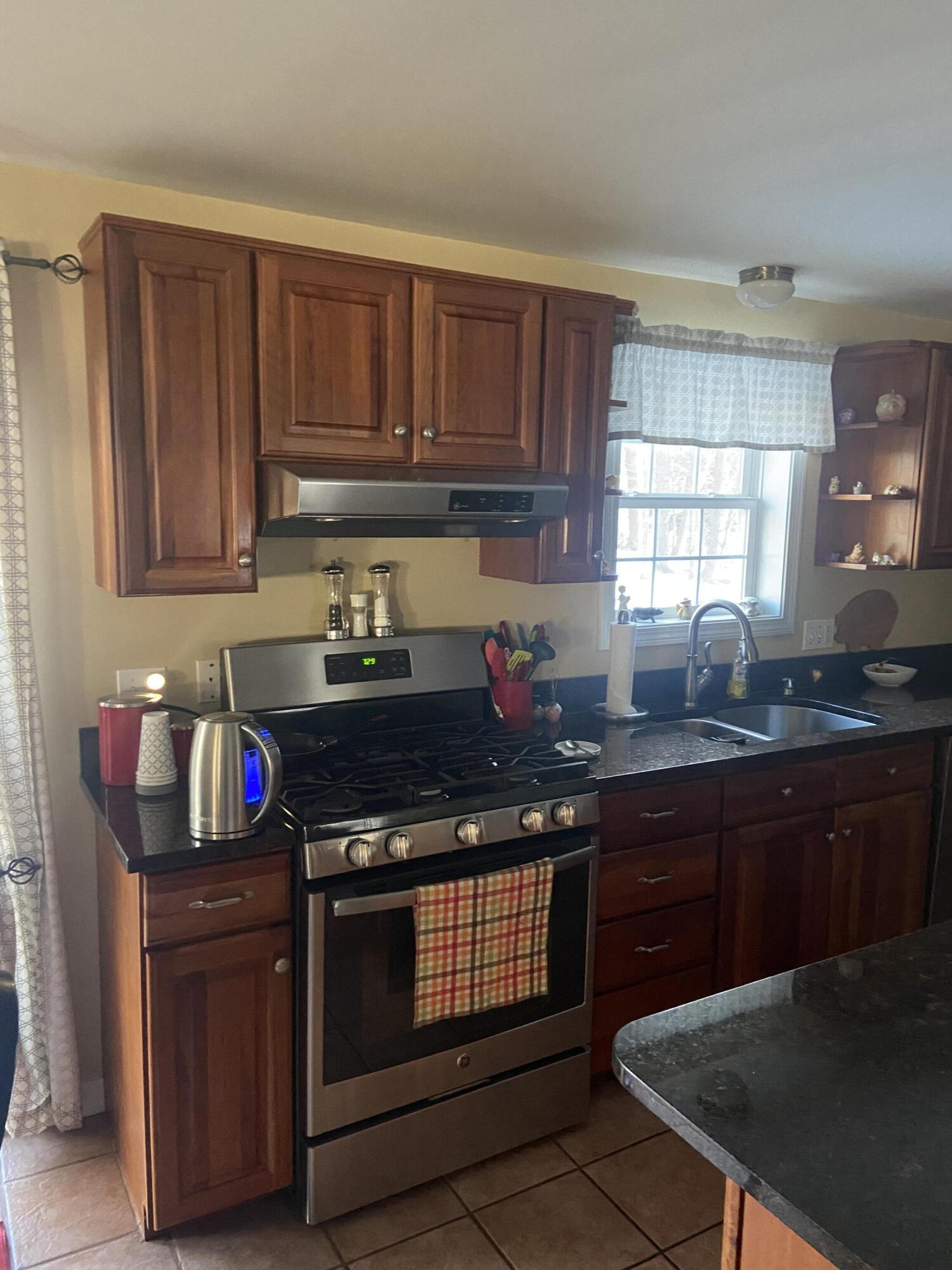 31 Woods Road Westbrook, ME 04092 - Photo 11 of 40 Kitchen