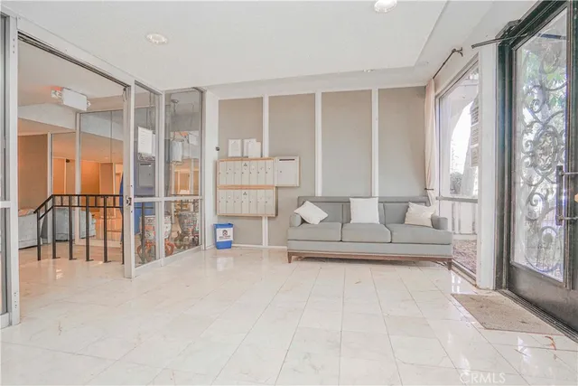 $428,000 | 400 South Lafayette Park Place, Unit 314, Los Angeles, CA 90057