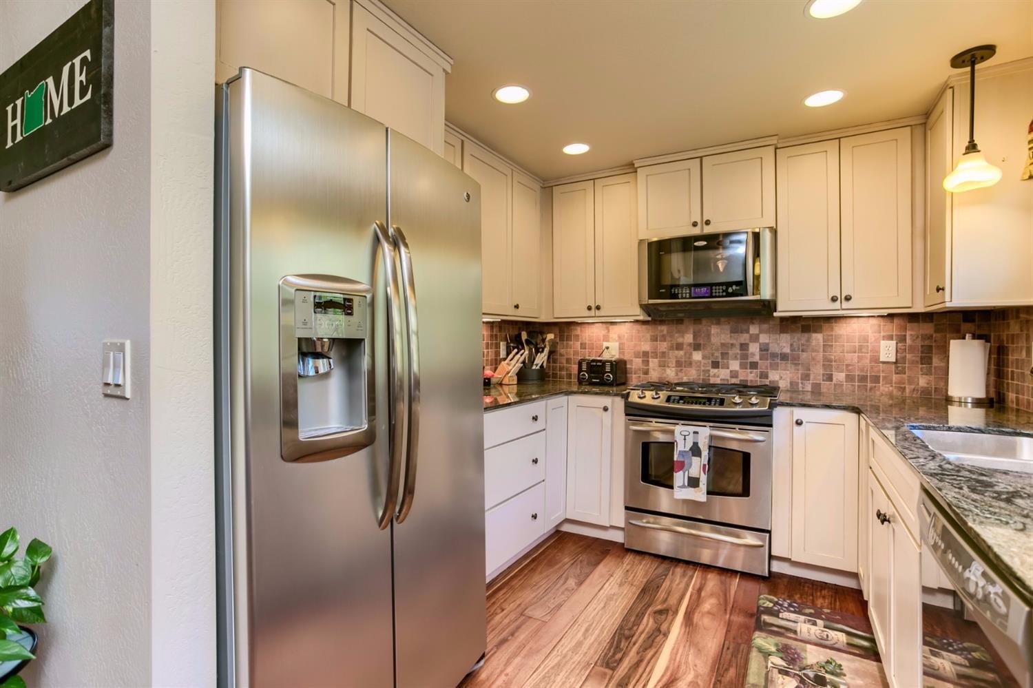3558 Dodson Road Medford, OR 97504 - Photo 12 of 35 Kitchen