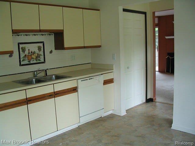 1151 Pine Ridge Court Rochester, MI 48306 - Photo 8 of 19 Kitchen 2