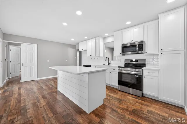 $314,900 | 2520 Chartom Mar, St. Charles, MO 63301