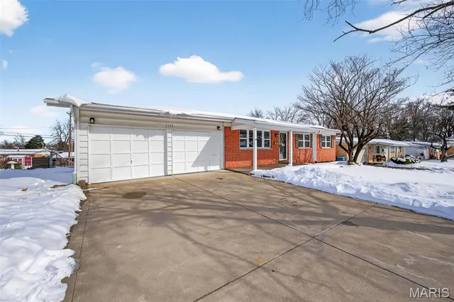 $314,900 | 2520 Chartom Mar, St. Charles, MO 63301