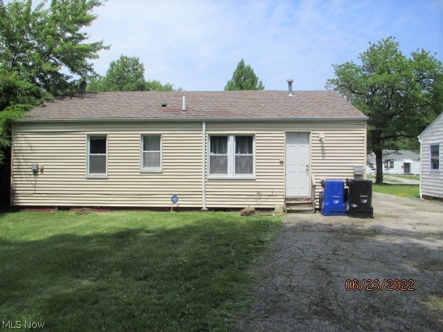 2024 North Green Road Cleveland, OH 44121 - Photo 13 of 16