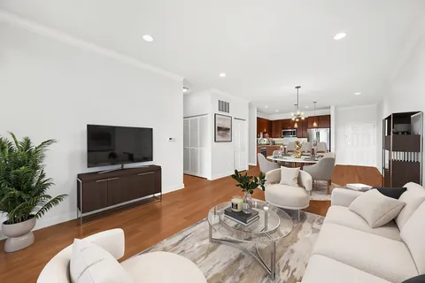 $675,000 | 2326 West Giddings Street, Unit 302, Chicago, IL 60625