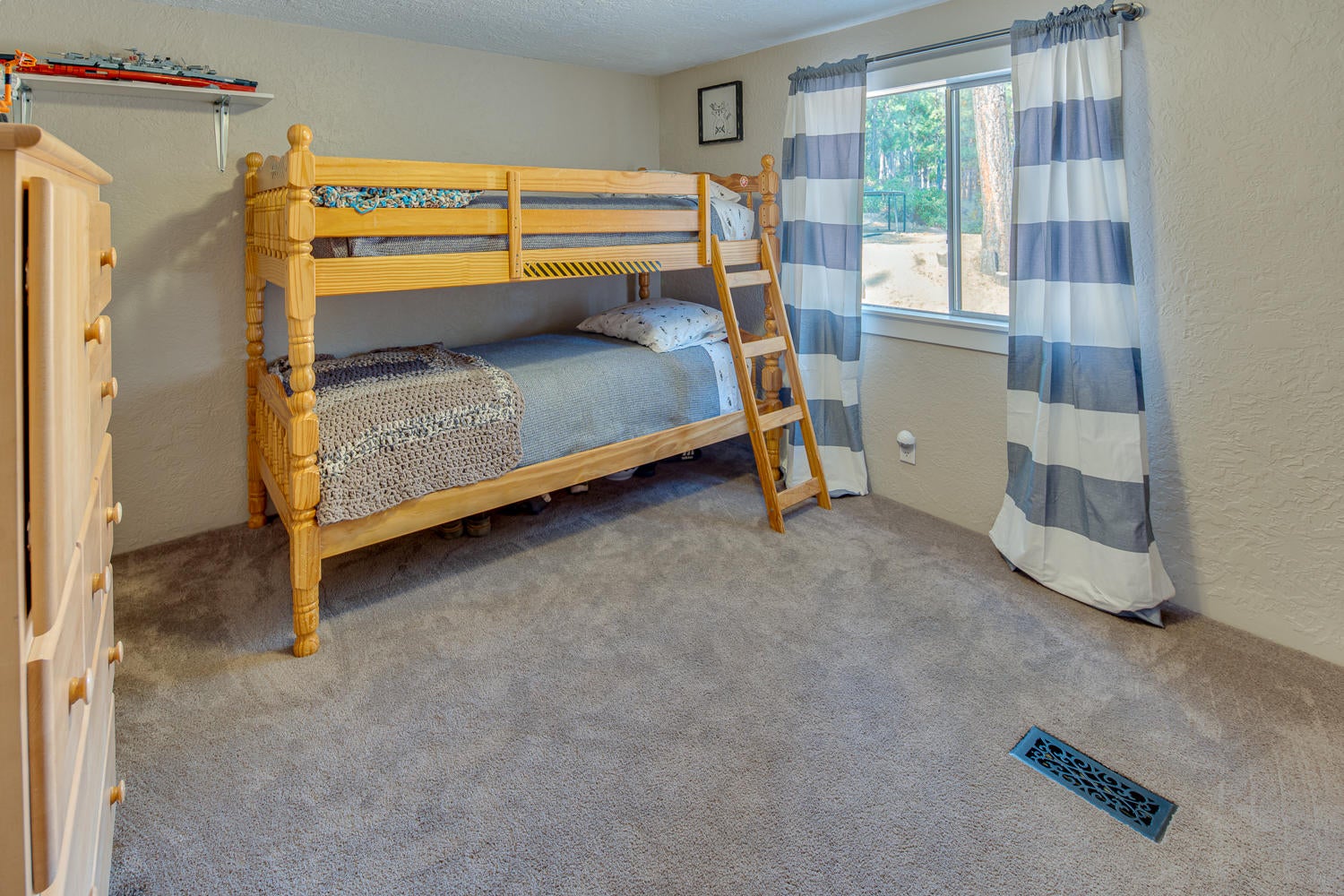 19197 Kiowa Road Bend, OR 97702 - Photo 22 of 32 Bedroom 1