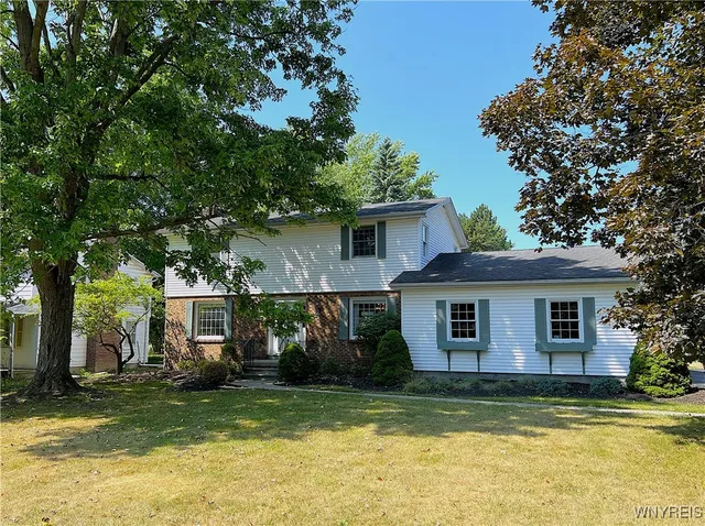 $399,900 | 4630 Boncrest Drive East, Clarence, NY 14221