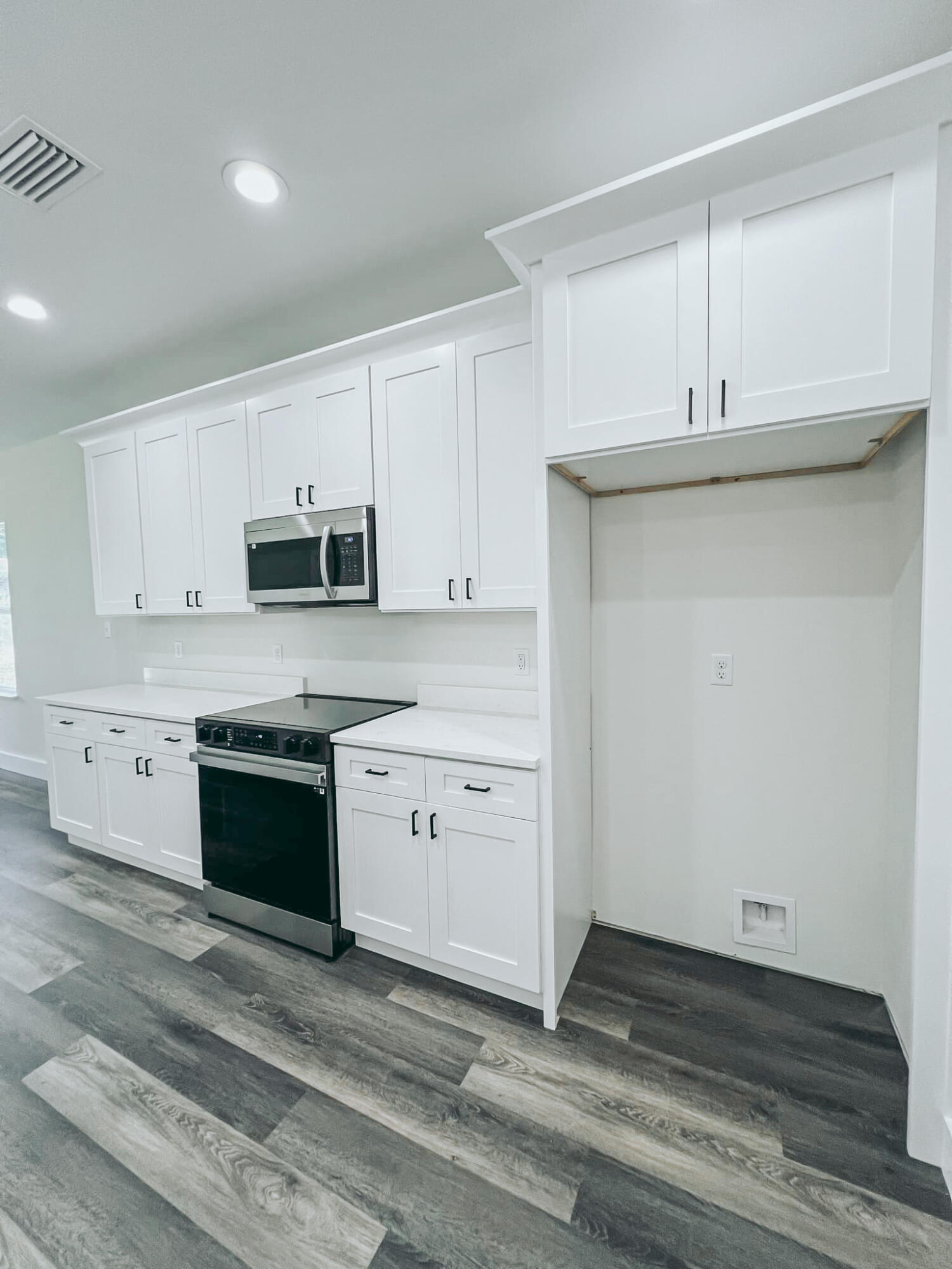 182 Caswell Branch Road Freeport, FL 32439 - Photo 4 of 19 kitchen