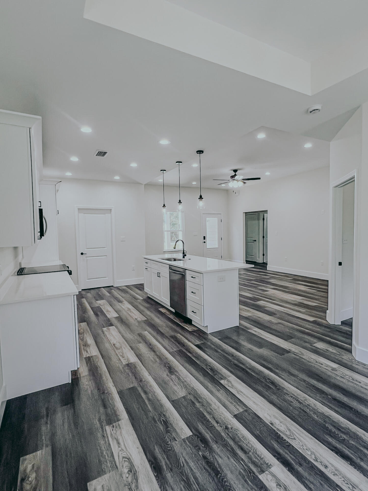 182 Caswell Branch Road Freeport, FL 32439 - Photo 6 of 19 kitchen/island