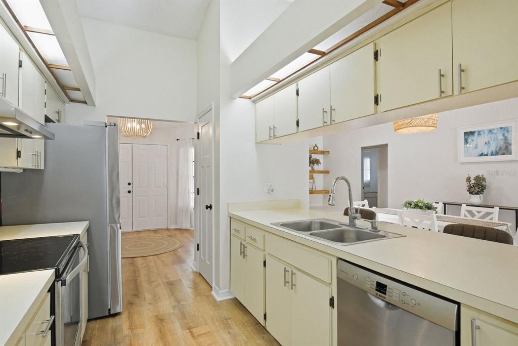 1011 Ridge Drive Palm Harbor, FL 34683 - Photo 19 of 49