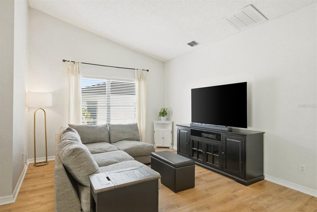 1011 Ridge Drive Palm Harbor, FL 34683 - Photo 10 of 49