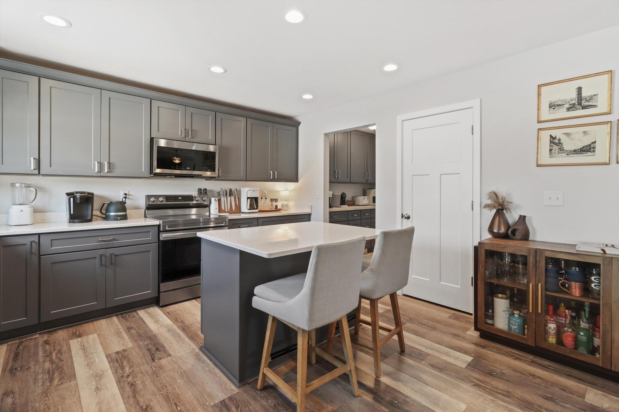 312 Big Bend Way Hartford, WI 53027 - Photo 9 of 38 item_12