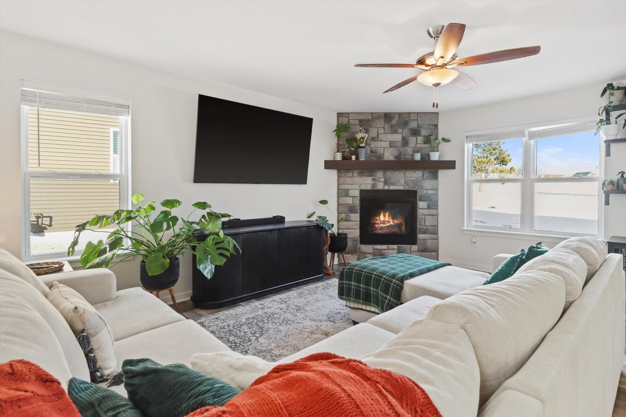 312 Big Bend Way Hartford, WI 53027 - Photo 14 of 38 item_21