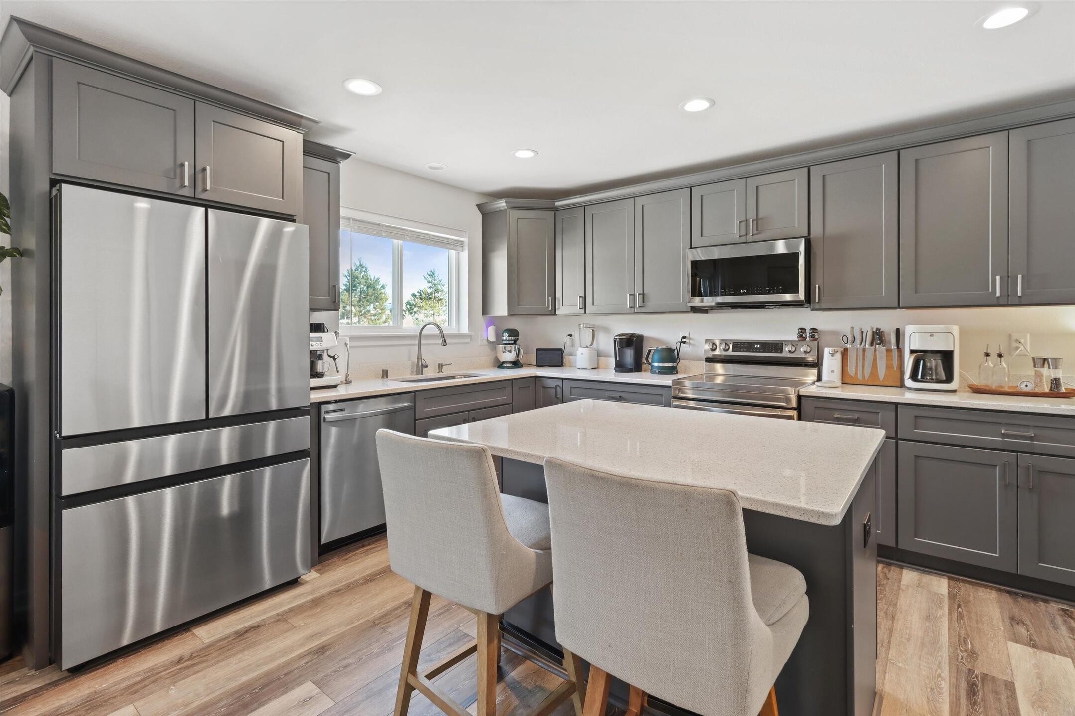 312 Big Bend Way Hartford, WI 53027 - Photo 5 of 38 item_9