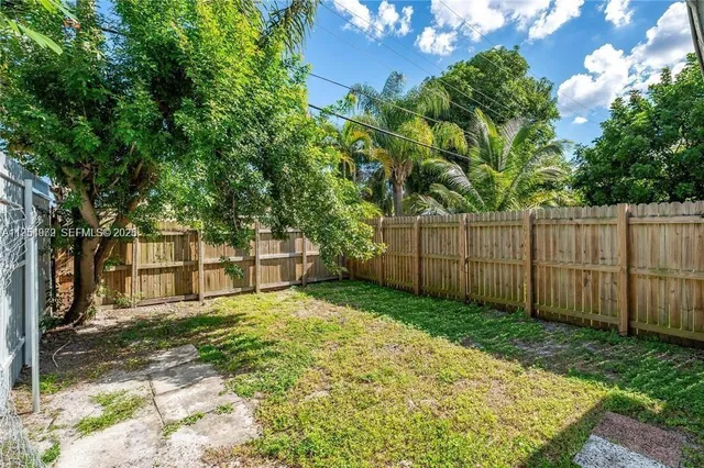 $3,150 | 4542 Southwest 25th Avenue, Unit 1, Dania Beach, FL 33312