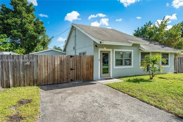 $3,150 | 4542 Southwest 25th Avenue, Unit 1, Dania Beach, FL 33312