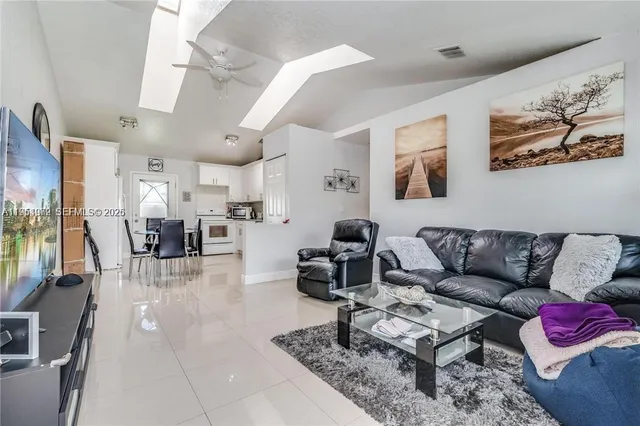 $3,150 | 4542 Southwest 25th Avenue, Unit 1, Dania Beach, FL 33312