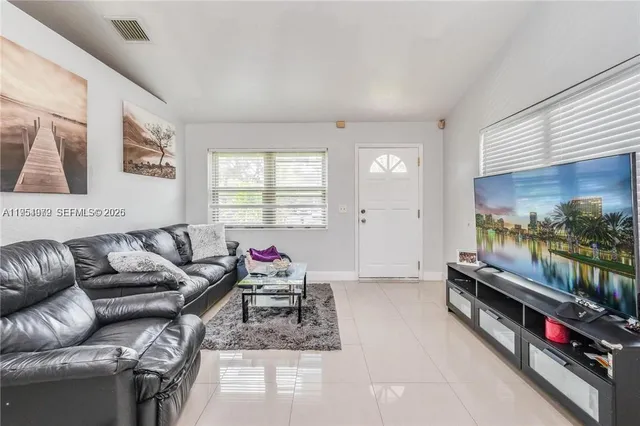 $3,150 | 4542 Southwest 25th Avenue, Unit 1, Dania Beach, FL 33312