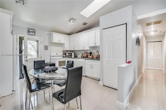 $3,150 | 4542 Southwest 25th Avenue, Unit 1, Dania Beach, FL 33312