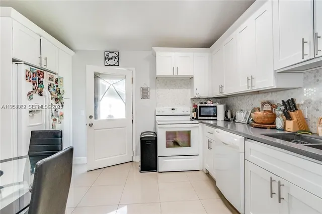 $3,150 | 4542 Southwest 25th Avenue, Unit 1, Dania Beach, FL 33312