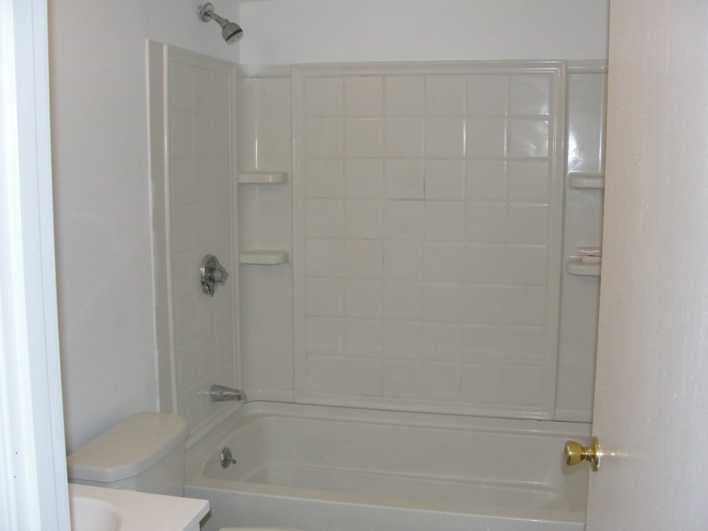 318 Codman Hill Road, Unit 36E Boxborough, MA 01719 - Photo 6 of 18 a bathroom with a bathtub