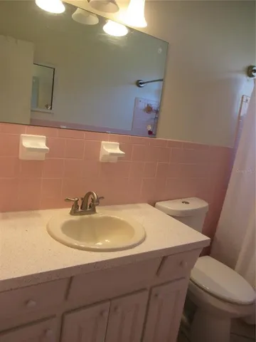 $1,795 | 2402 Ecuadorian Way, Unit 8, Clearwater, FL 33763