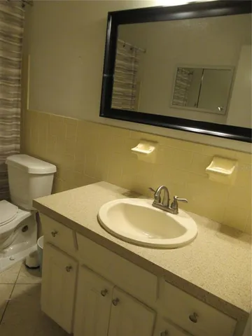 $1,795 | 2402 Ecuadorian Way, Unit 8, Clearwater, FL 33763