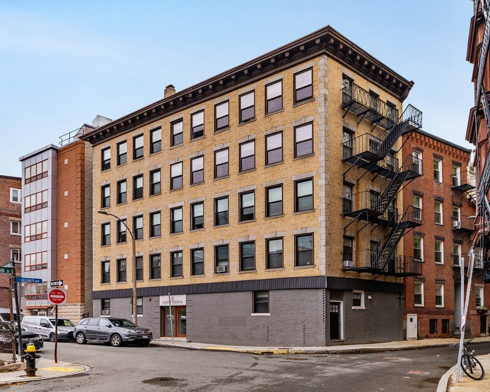 5 North Margin Street, Unit 5 Boston, MA 02113 - Photo 14 of 15 a front view of a building