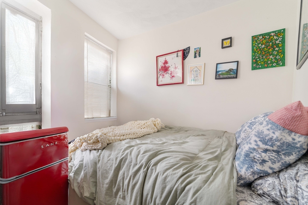 5 North Margin Street, Unit 5 Boston, MA 02113 - Photo 5 of 15 a bedroom with a bed and a window