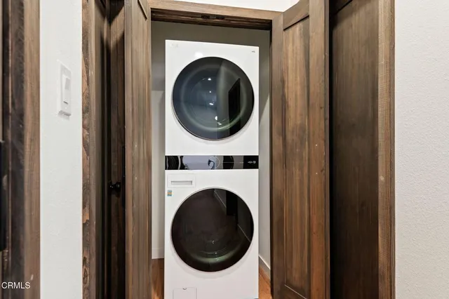 a close up view of a washer and dryer