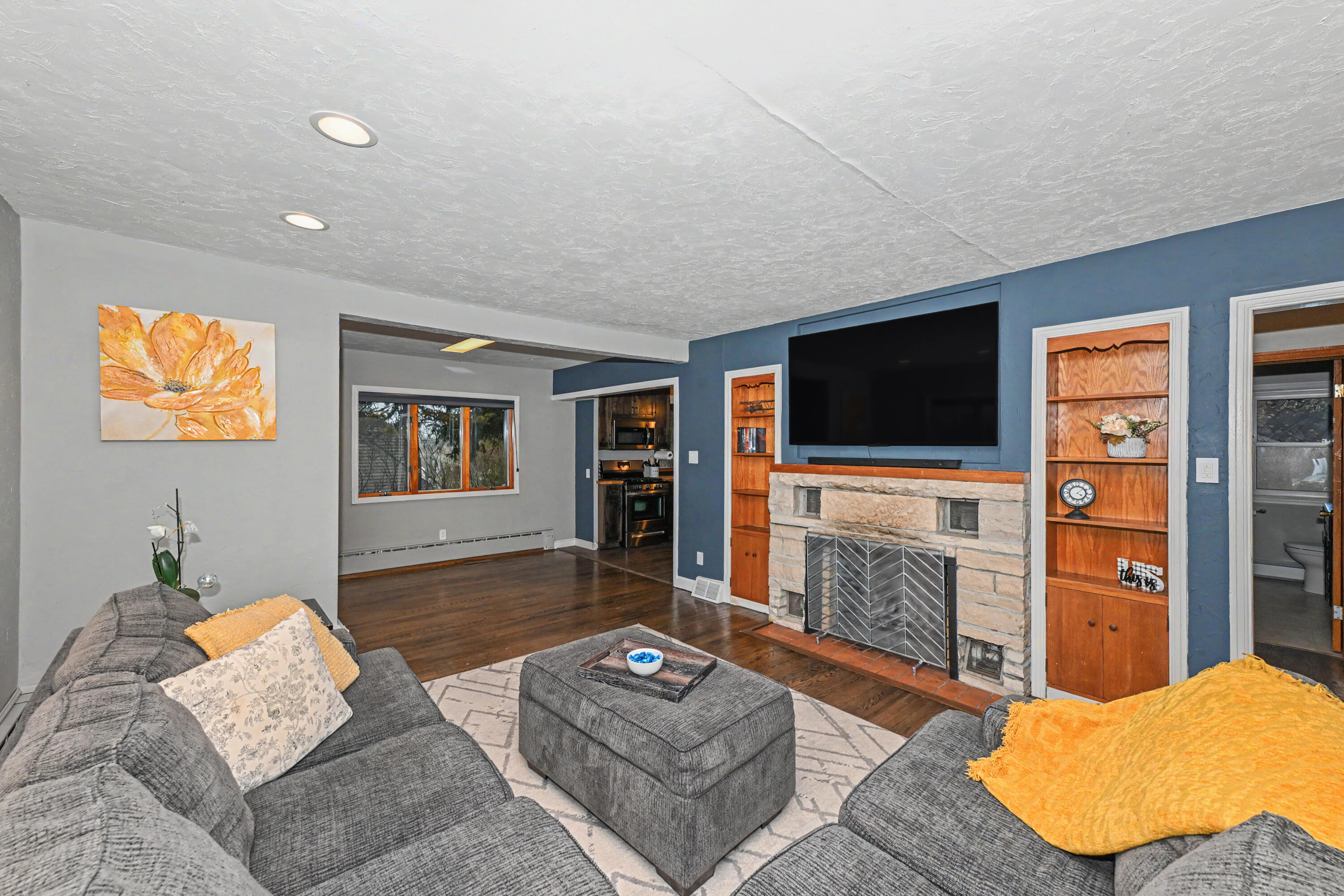 110 Polk Street Slinger, WI 53086 - Photo 8 of 28 Living rm