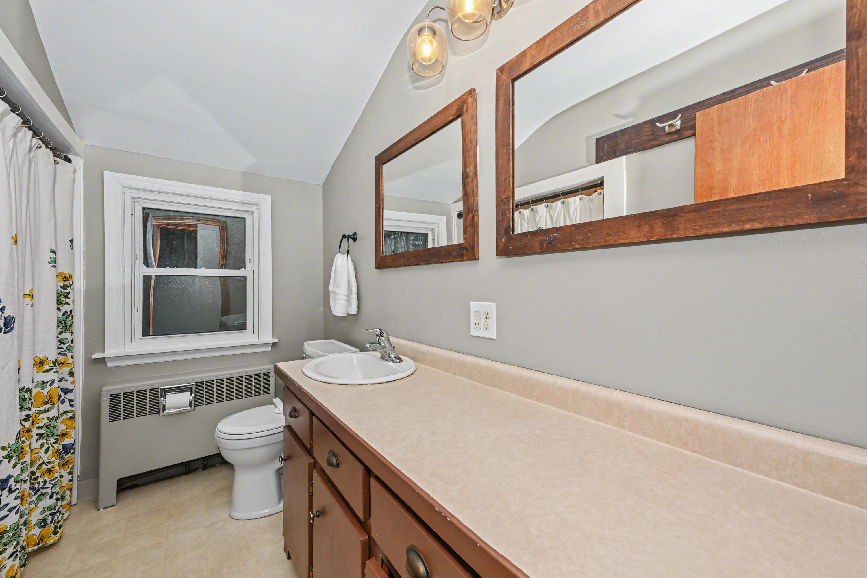 110 Polk Street Slinger, WI 53086 - Photo 15 of 28 Upper full bath
