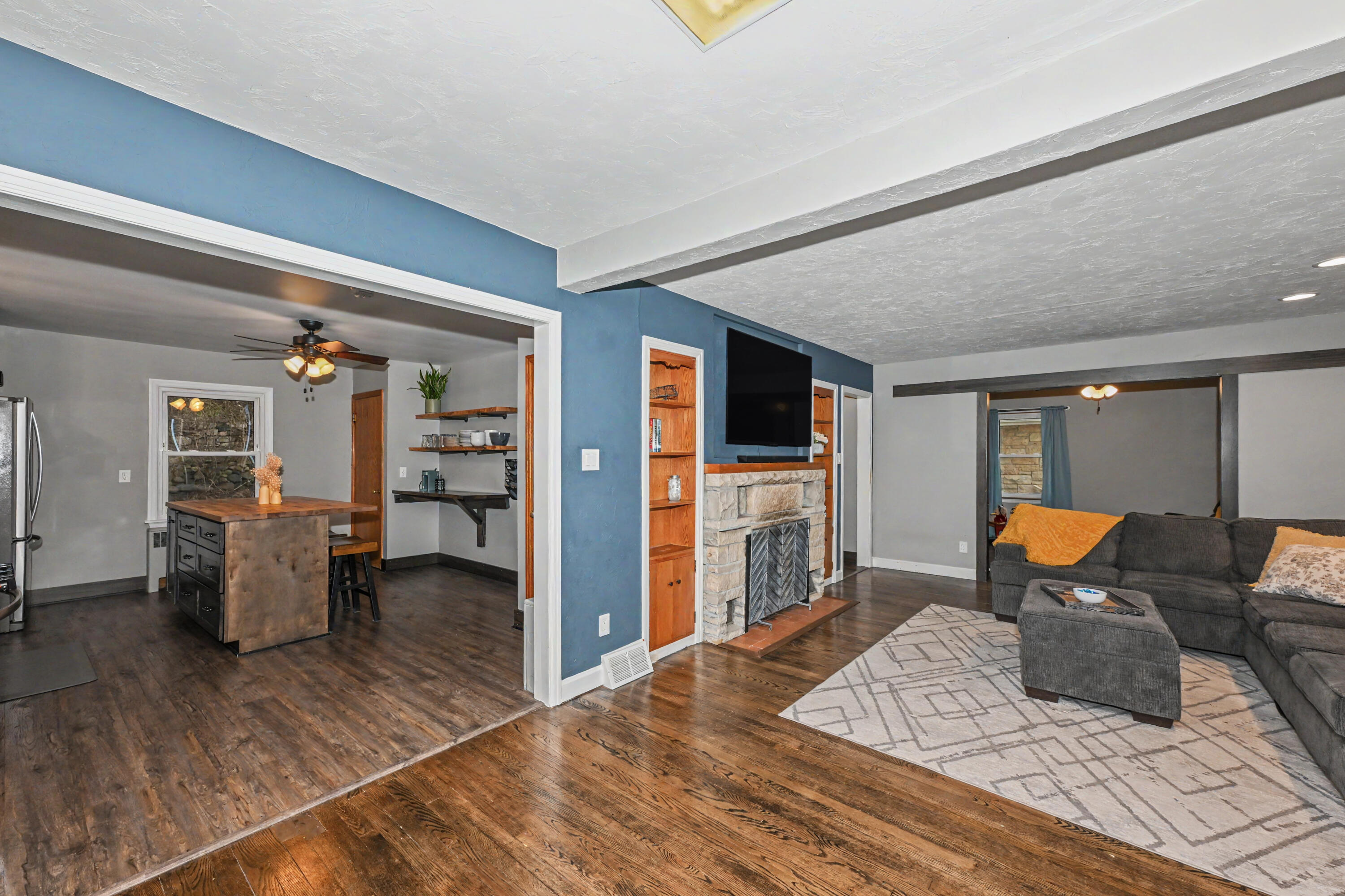 110 Polk Street Slinger, WI 53086 - Photo 3 of 28 Living room