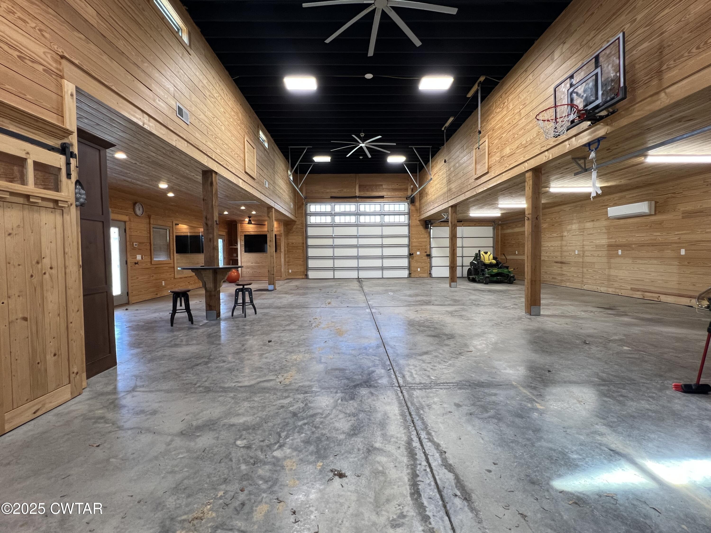 963 Ashport Road Jackson, TN 38305 - Photo 50 of 51 a view of a hall with an empty space