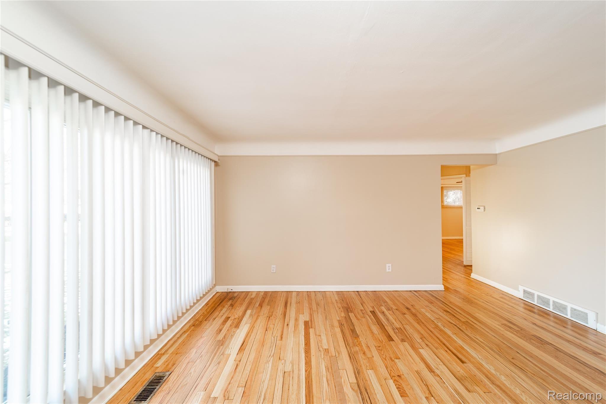 13151 Hemingway Street Redford, MI 48239 - Photo 3 of 13 Living Room 2