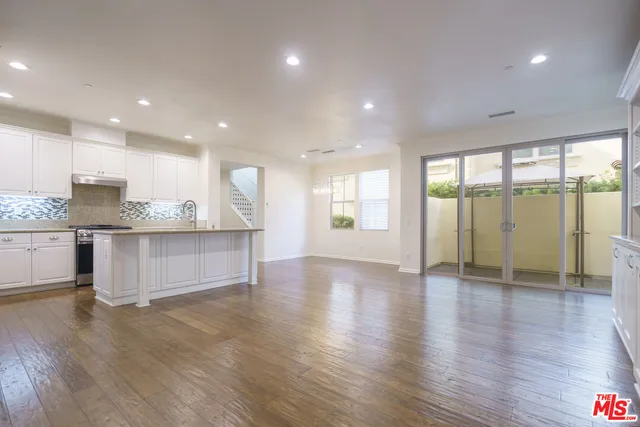 $5,100 | 73 City Stroll, Irvine, CA 92620