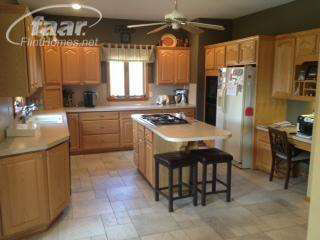 11156 Runyan Lake Road Fenton, MI 48430 - Photo 16 of 28 20292736-15.JPG