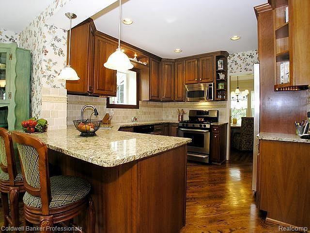 519 Rivenoak Street Birmingham, MI 48009 - Photo 9 of 22 KITCHEN 2