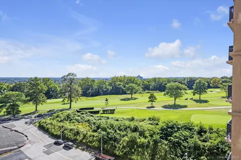 $360,000 | 269 Grand Central Parkway, Unit 27Y | Glen Oaks