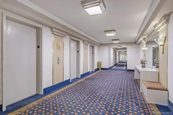 $330,000 | 271-10 Grand Central Parkway, Unit 27Y | Floral Park