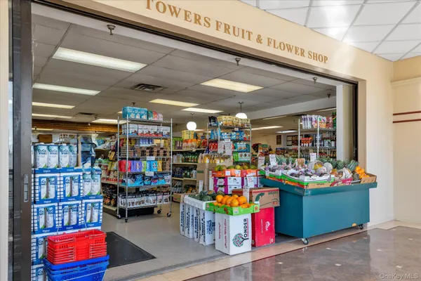 $330,000 | 271-10 Grand Central Parkway, Unit 27Y | Floral Park