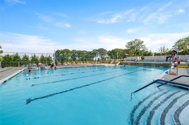 $360,000 | 269 Grand Central Parkway, Unit 27Y | Glen Oaks