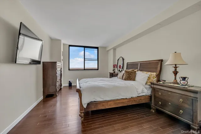 $360,000 | 269 Grand Central Parkway, Unit 27Y | Glen Oaks