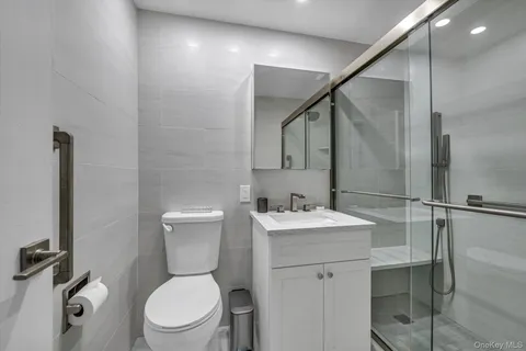 $360,000 | 269 Grand Central Parkway, Unit 27Y | Glen Oaks