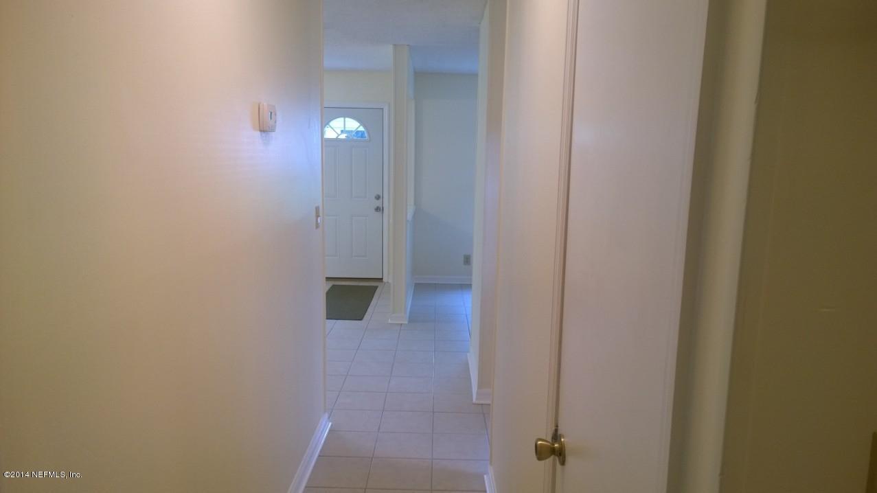 13506 Yellow Bluff Road Jacksonville, FL 32226 - Photo 13 of 24 a view of a bathroom with shower