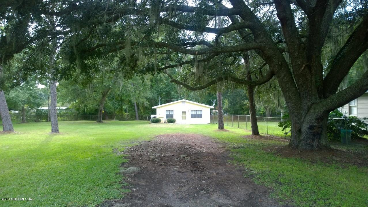 13506 Yellow Bluff Road Jacksonville, FL 32226 - Photo 2 of 24 a big yard with large trees and a small yard
