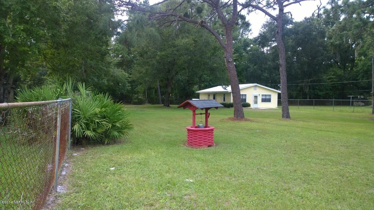 13506 Yellow Bluff Road Jacksonville, FL 32226 - Photo 3 of 24 a backyard of a house with table and chairs