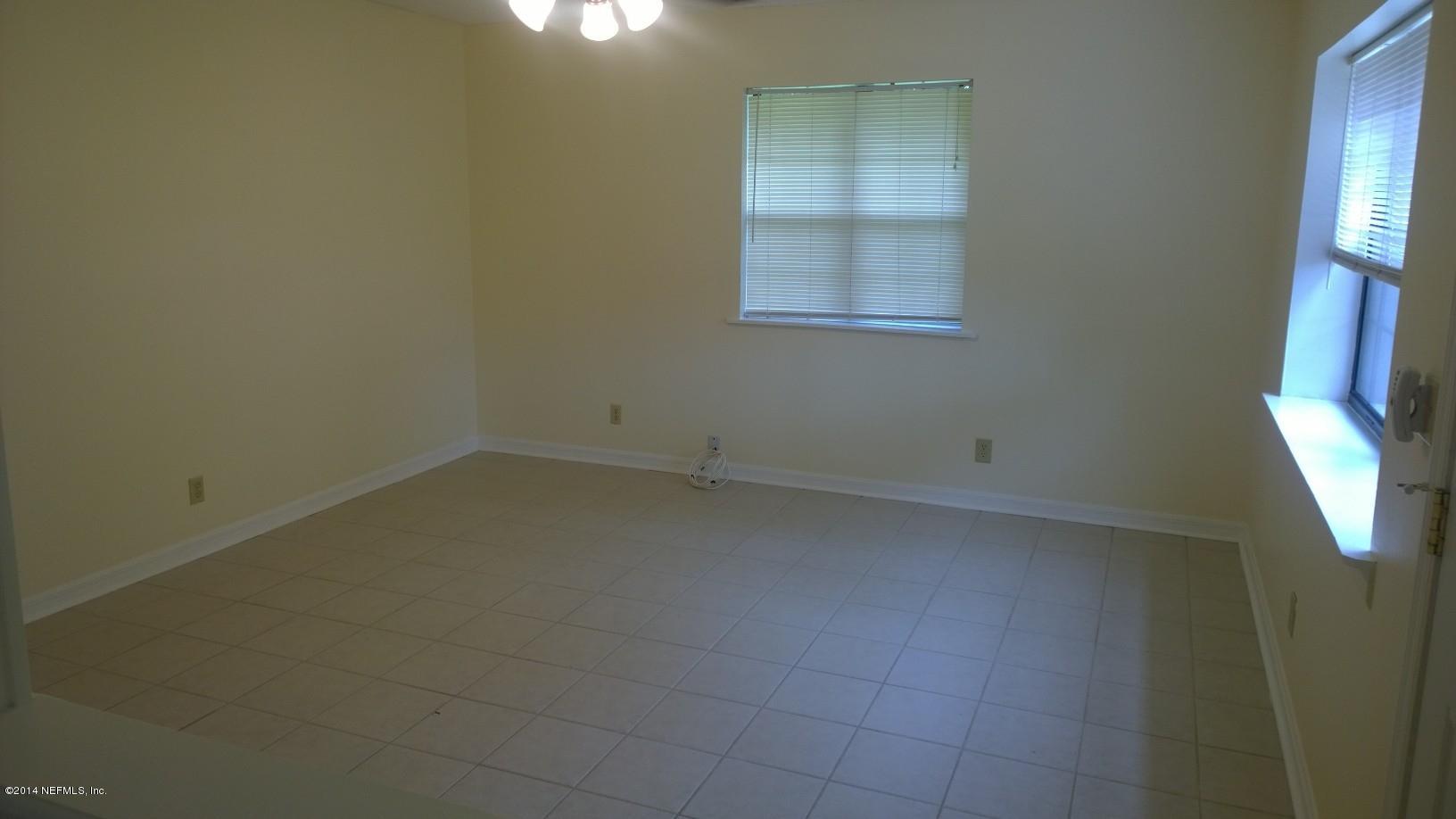 13506 Yellow Bluff Road Jacksonville, FL 32226 - Photo 8 of 24 an empty room with a window