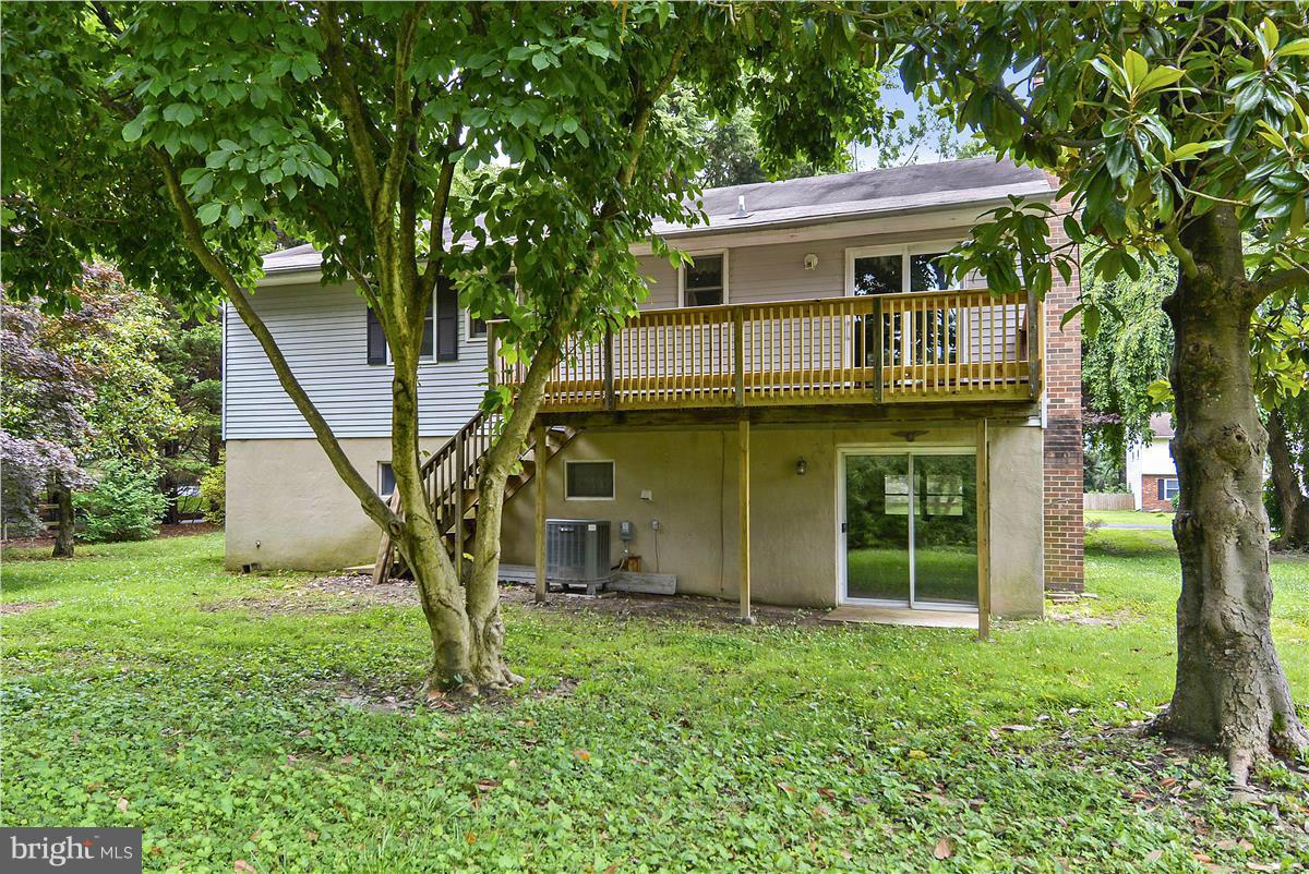107 Rutledge Road Queenstown, MD 21658 - Photo 26 of 30 Large deck and lower level slider