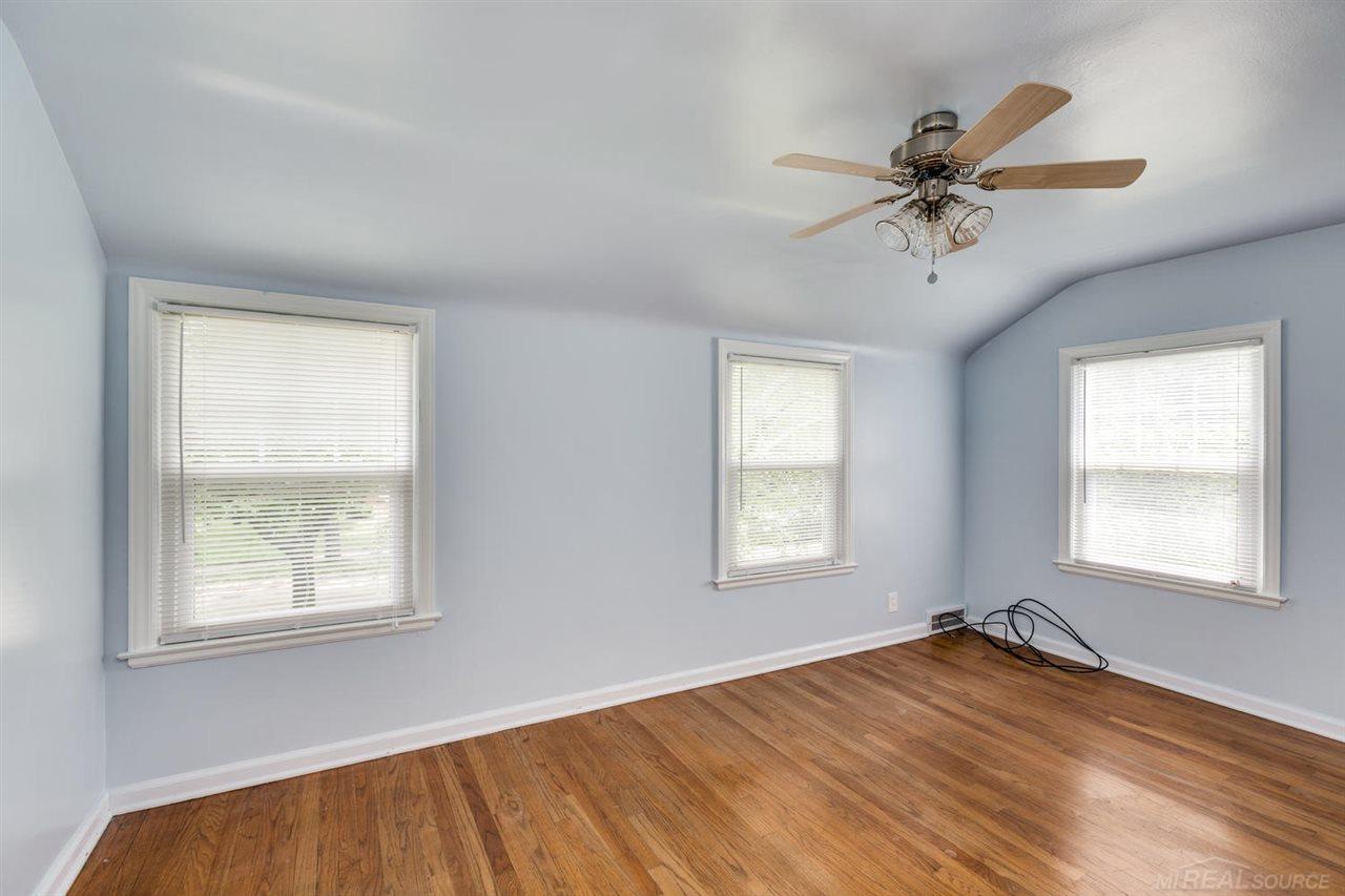 993 Hawthorne Road Grosse Pointe, MI 48236 - Photo 7 of 29 31323353-6.JPG