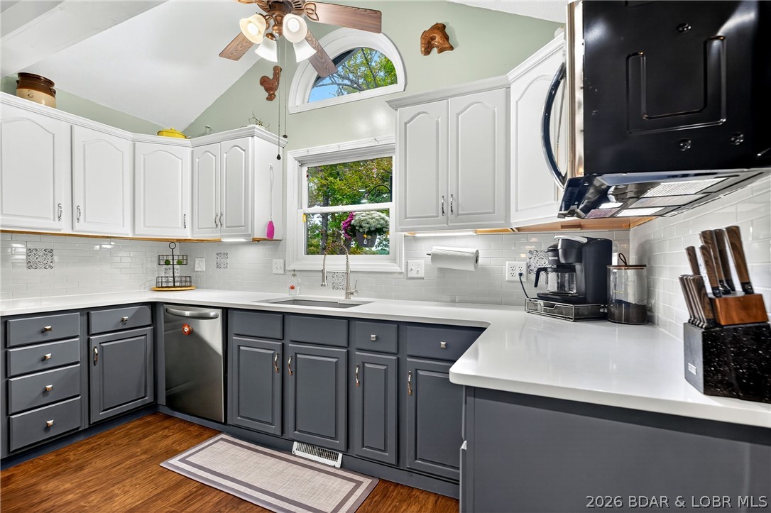453 Graham Point Camdenton, MO 65020 - Photo 13 of 51